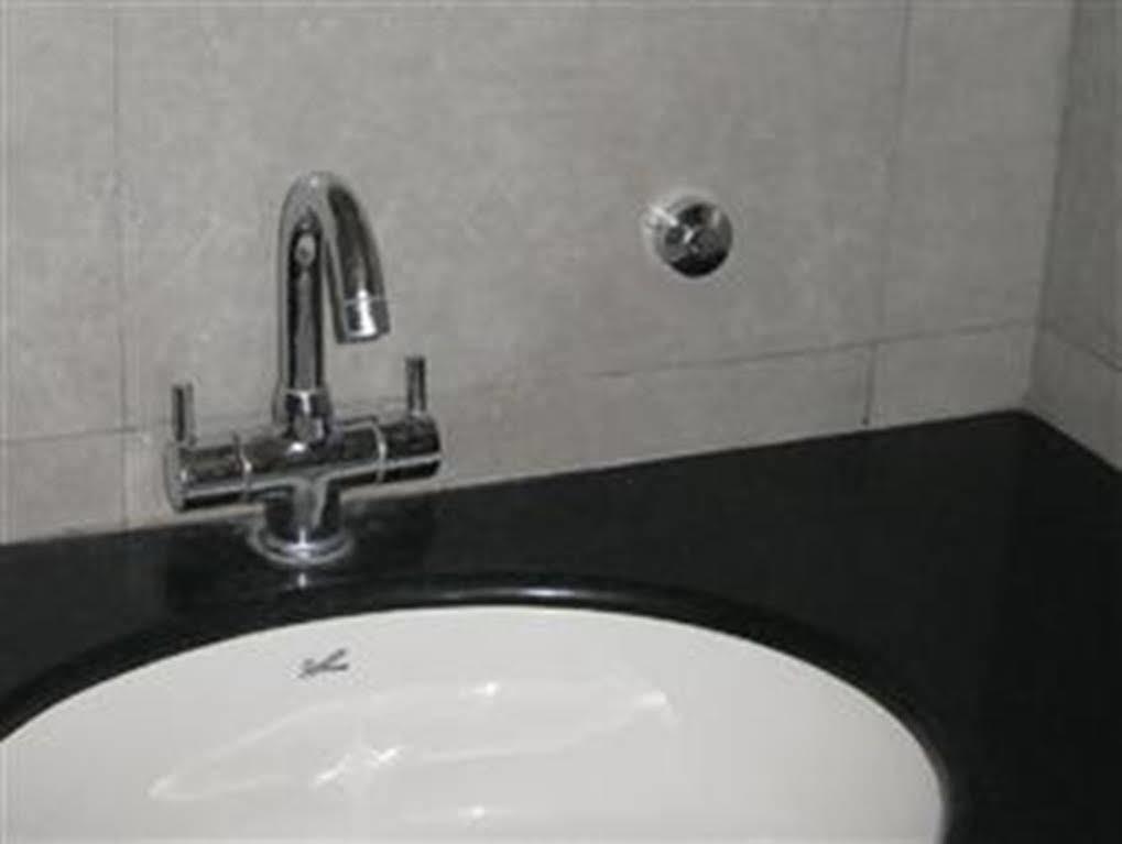 Oyo 1194 Hotel Gulmohr Пюн Екстериор снимка