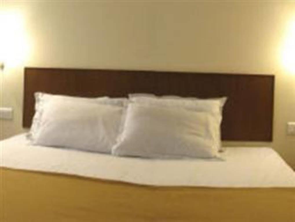 Oyo 1194 Hotel Gulmohr Пюн Екстериор снимка