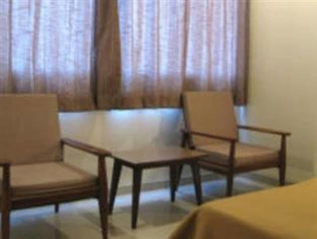 Oyo 1194 Hotel Gulmohr Пюн Екстериор снимка